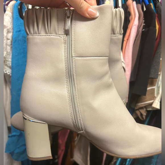 🤍 Tamaris Signe Ice White Ankle Booties 🤍 - Picture 3 of 11